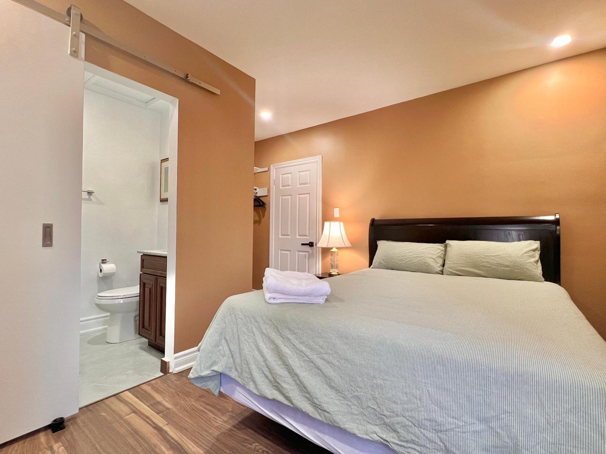 Upgraded Rooms With Bath 7-Min To Subway Near Downsview Rogers Stadium トロント エクステリア 写真