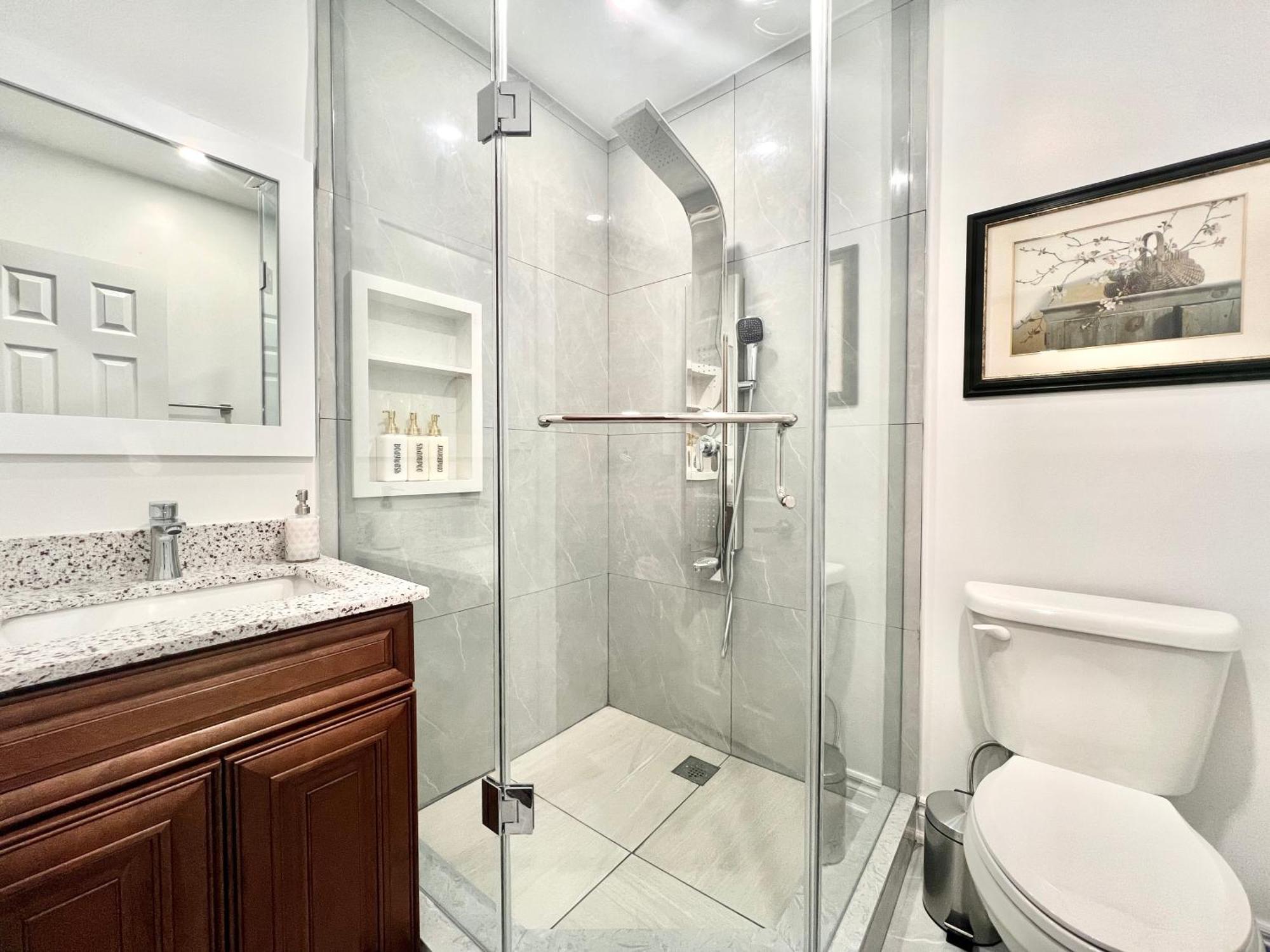 Upgraded Rooms With Bath 7-Min To Subway Near Downsview Rogers Stadium トロント エクステリア 写真