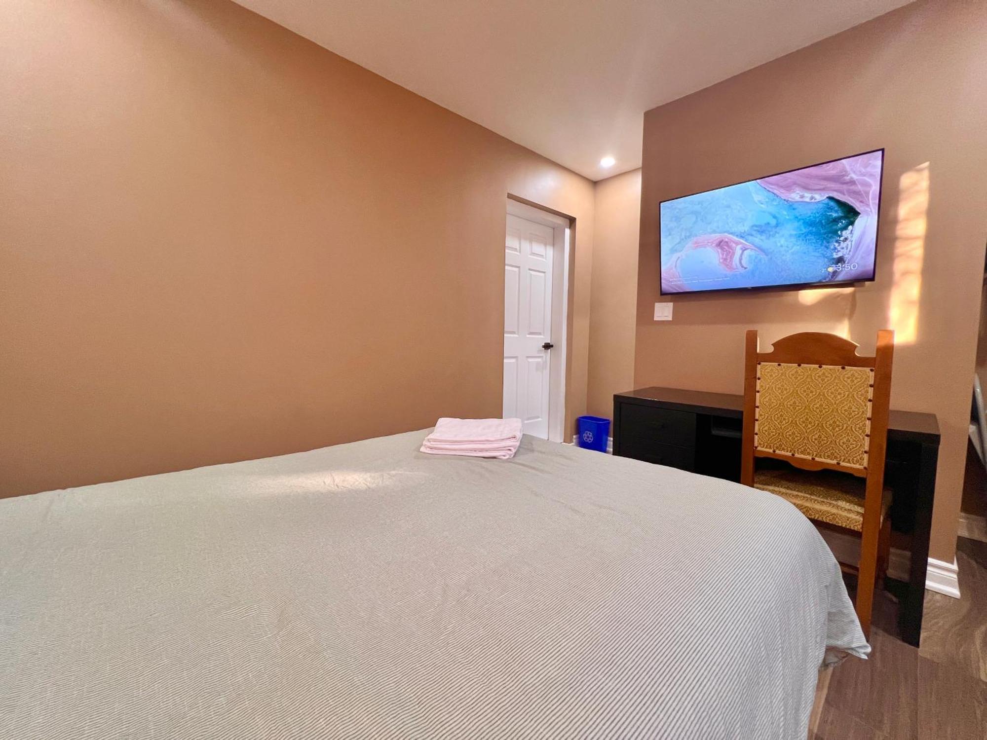 Upgraded Rooms With Bath 7-Min To Subway Near Downsview Rogers Stadium トロント エクステリア 写真