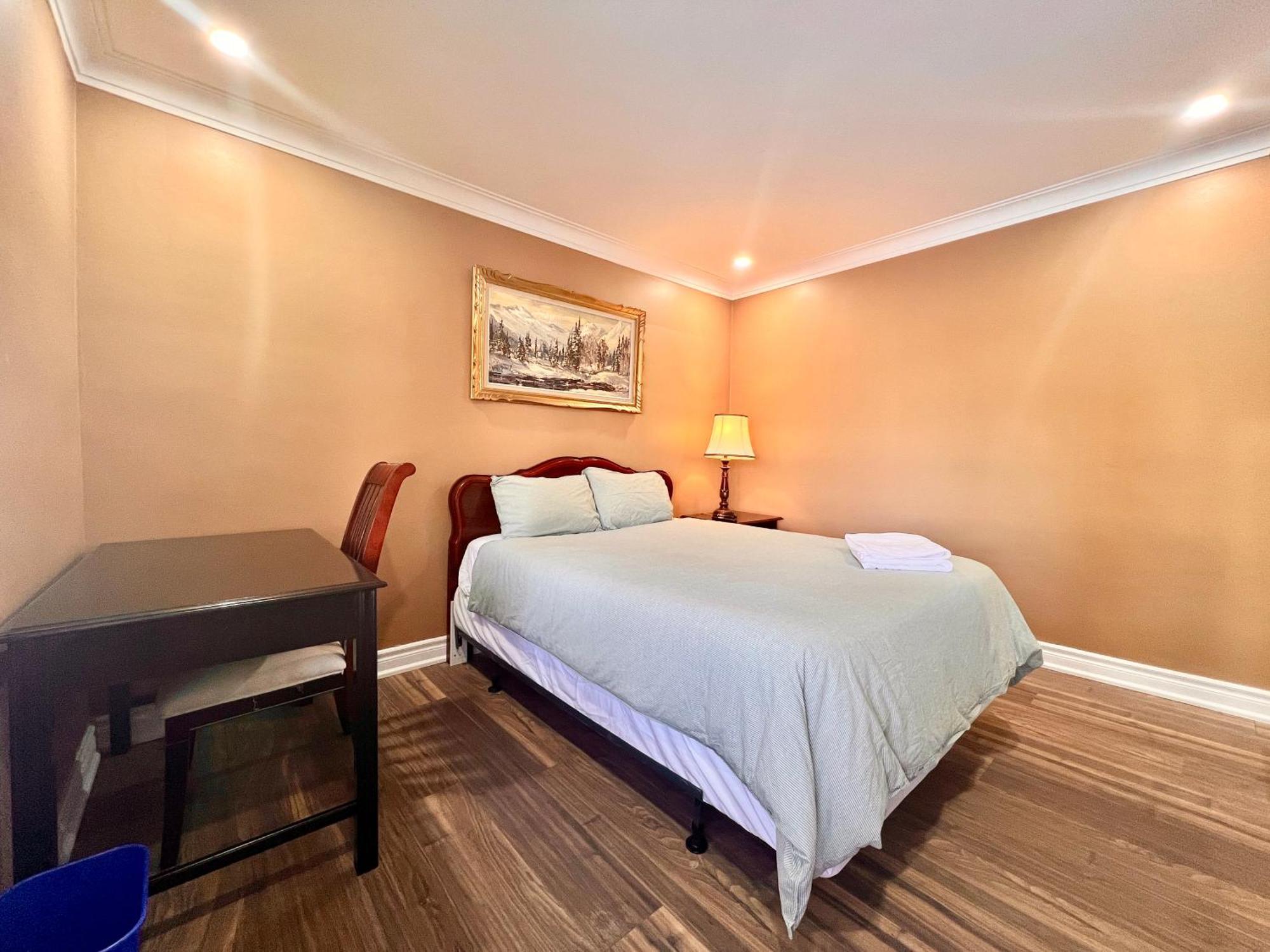 Upgraded Rooms With Bath 7-Min To Subway Near Downsview Rogers Stadium トロント エクステリア 写真